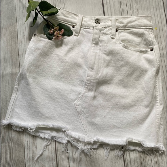 Abercrombie & Fitch Dresses & Skirts - Abercrombie & Fitch ultra high rise skirt. Sz 26/2